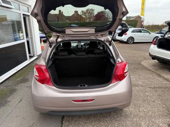 Peugeot 208 ALLURE