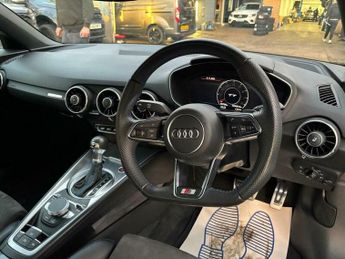 Audi TT 2.0 TFSI 45 Black Edition Roadster S Tronic quattro Euro 6 (s/s)