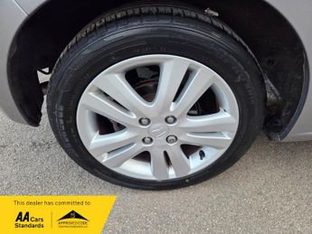 Honda Jazz 1.4 i-VTEC EX Hatchback 5dr Petrol i SHIFT Euro 4 (100 ps)