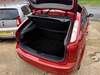 Ford Focus ZETEC 1.6 PETROL