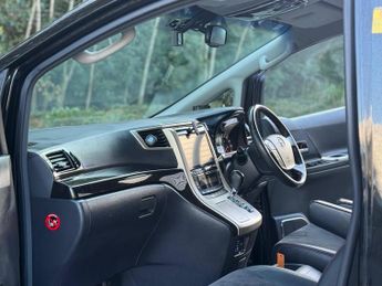 Toyota Vellfire Golden Eyes 2