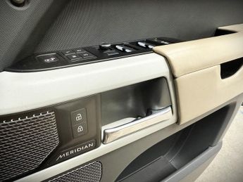 Land Rover Defender SE