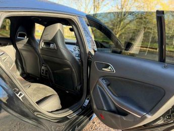 Mercedes-Benz CLA 2.1 CLA220d AMG Line Shooting Brake 7G-DCT Euro 6 (s/s) 5dr
