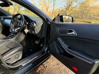 Mercedes-Benz CLA 2.1 CLA220d AMG Line Shooting Brake 7G-DCT Euro 6 (s/s) 5dr