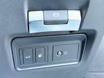 Land Rover Range Rover Evoque 1.5 P300e 12.2kWh R-Dynamic SE Auto 4WD Euro 6 (s/s) 5dr