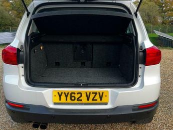 Volkswagen Tiguan 2.0 TDI BlueMotion Tech SE DSG 4WD Euro 5 (s/s) 5dr