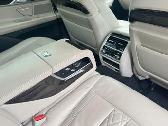 BMW 7 SERIES 3.0 730d Exclusive Saloon 4dr Diesel Auto Euro 6 (s/s) (265 ps)