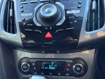 Ford Focus 1.6 Titanium Hatchback 5dr Petrol Powershift Euro 5 (125 ps)