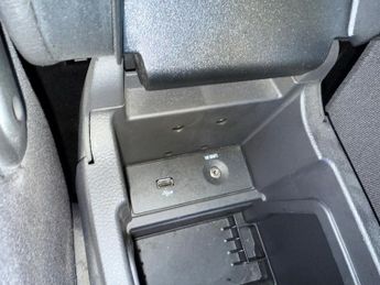 Ford Focus 1.6 Titanium Hatchback 5dr Petrol Powershift Euro 5 (125 ps)