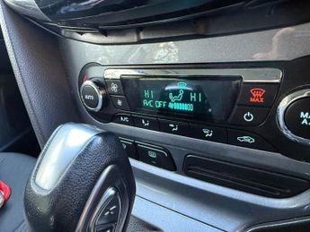 Ford Focus 1.6 Titanium Hatchback 5dr Petrol Powershift Euro 5 (125 ps)