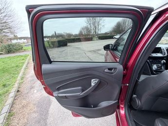 Ford Kuga ST-LINE TDCI