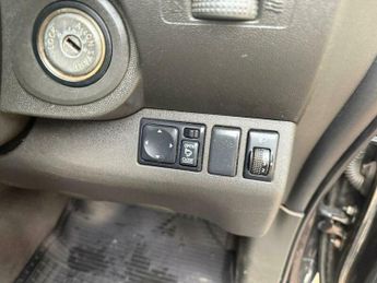 Nissan Navara 2.5 dCi Tekna Auto 4WD Euro 5 4dr