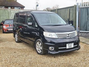 Nissan Serena 2.0 Petrol