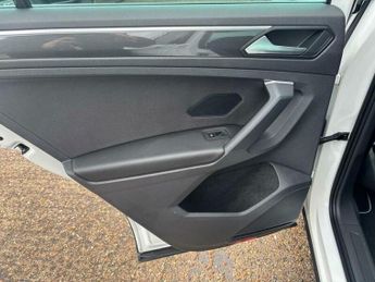 Volkswagen Tiguan 2.0 TDI SEL DSG 4Motion Euro 6 (s/s) 5dr