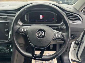 Volkswagen Tiguan 2.0 TDI SEL DSG 4Motion Euro 6 (s/s) 5dr