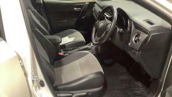 Toyota Auris 1.8 VVT-h Excel CVT Euro 6 (s/s) 5dr (Safety Sense)