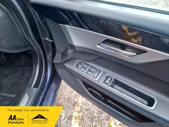 Jaguar XF RESERVE FOR £99...D PRESTIGE AUTO....FULL SERVICE HISTORY....GRE