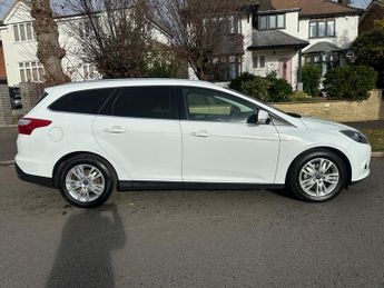 Ford Focus 1.6 TITANIUM NAVIGATOR+HPI CLEAR+LOW MILEAGE+SUPERB