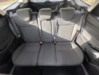 Ford Focus 1.6 TITANIUM NAVIGATOR+HPI CLEAR+LOW MILEAGE+SUPERB