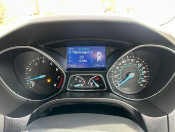 Ford Focus 1.6 TITANIUM NAVIGATOR+HPI CLEAR+LOW MILEAGE+SUPERB