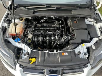 Ford Focus 1.6 TITANIUM NAVIGATOR+HPI CLEAR+LOW MILEAGE+SUPERB