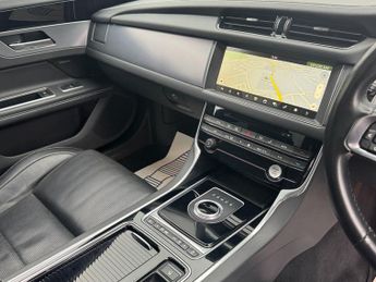 Jaguar XF 2.0d R-Sport Sportbrake 5dr Diesel Auto AWD Euro 6 (s/s) (240 ps