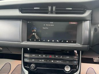 Jaguar XF 2.0d R-Sport Sportbrake 5dr Diesel Auto AWD Euro 6 (s/s) (240 ps