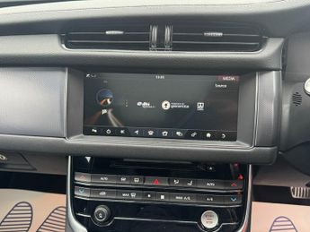 Jaguar XF 2.0d R-Sport Sportbrake 5dr Diesel Auto AWD Euro 6 (s/s) (240 ps