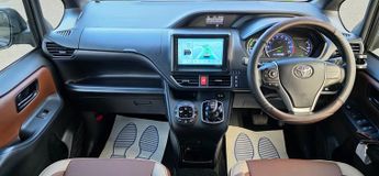Toyota Voxy 1.8L HYBRID AUTO 7 SEATS 5 DR