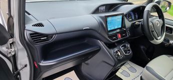 Toyota Voxy 1.8L HYBRID AUTO 7 SEATS 5 DR