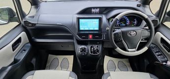 Toyota Voxy 1.8L HYBRID AUTO 7 SEATS 5 DR