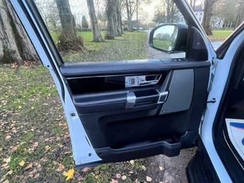 Land Rover Discovery 3.0 SD V6 Landmark Auto 4WD Euro 6 (s/s) 5dr