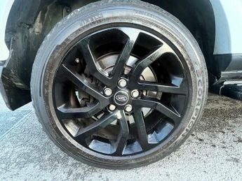 Land Rover Discovery 3.0 SD V6 Landmark Auto 4WD Euro 6 (s/s) 5dr