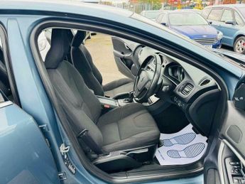 Volvo V40 1.6 T4 R-Design Lux Nav Hatchback 5dr Petrol Powershift Euro 5 (