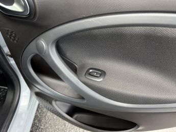 Smart ForFour 17.6kWh Premium Hatchback 5dr Electric Auto (22kW Charger) (82 p