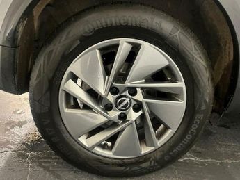 Nissan Qashqai 1.3 DIG-T MHEV Acenta Premium XTRON Euro 6 (s/s) 5dr