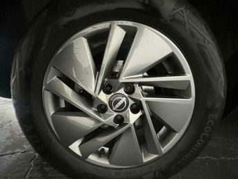 Nissan Qashqai 1.3 DIG-T MHEV Acenta Premium XTRON Euro 6 (s/s) 5dr