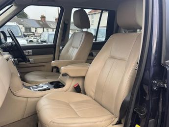 Land Rover Discovery 3.0 SD V6 Graphite SUV 5dr Diesel Auto 4WD Euro 6 (s/s) (256 bhp