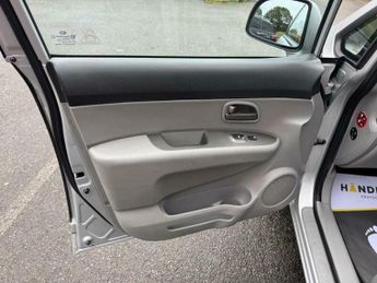 Kia Carens 2.0 GS 5dr