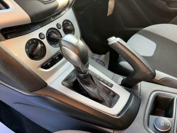 Ford Focus 1.6 Zetec Navigator Powershift Euro 5 5dr