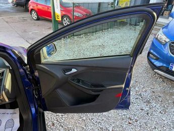 Ford Focus 1.6 Zetec Navigator Powershift Euro 5 5dr