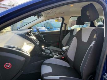 Ford Focus 1.6 Zetec Navigator Powershift Euro 5 5dr