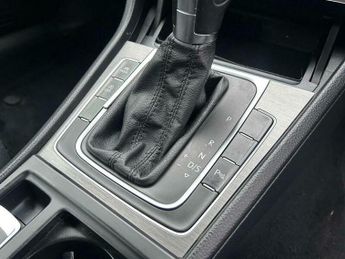 Volkswagen Golf 1.6 TDI BlueMotion Tech SE DSG Euro 5 (s/s) 5dr