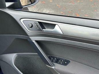 Volkswagen Golf 1.6 TDI BlueMotion Tech SE DSG Euro 5 (s/s) 5dr