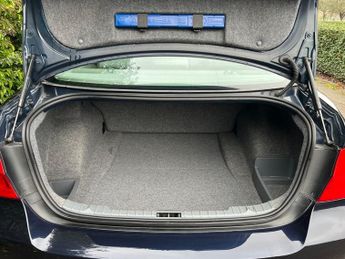 BMW 3 SERIES 320i SE