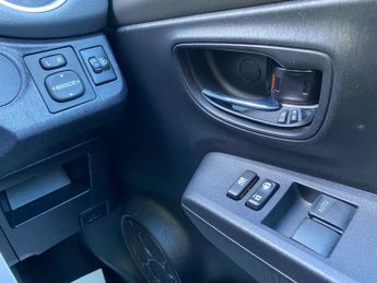 Toyota Yaris VVT-I TR !! ULEZ COMPLIANT - FULL TOYOTA SERVICE HISTORY - 35 PO