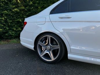 Mercedes-Benz C Class Saloon 6.3 C63 V8 Amg (2009)