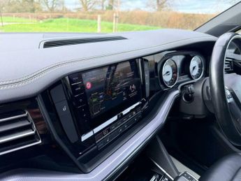 Volkswagen Touareg 3.0 TDI V6 R-Line SUV 5dr Diesel Tiptronic 4Motion Euro 6 (s/s) 