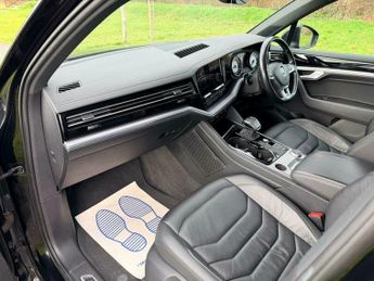 Volkswagen Touareg 3.0 TDI V6 R-Line SUV 5dr Diesel Tiptronic 4Motion Euro 6 (s/s) 