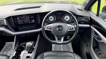 Volkswagen Touareg 3.0 TDI V6 R-Line SUV 5dr Diesel Tiptronic 4Motion Euro 6 (s/s) 